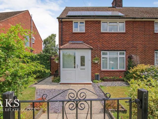 House for sale in Froggatt, East Midlands