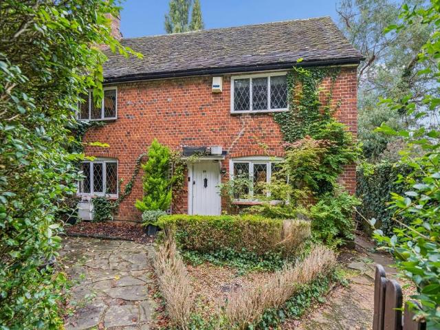 House for sale in Harlington, Central Bedfordshire