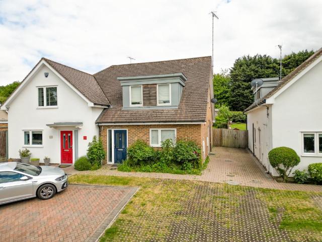 House for sale in Highfield, Pouchen End