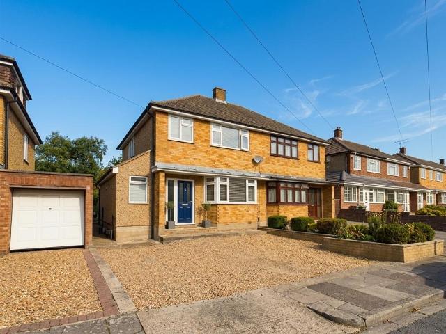 House for sale in Spring Park, Luton