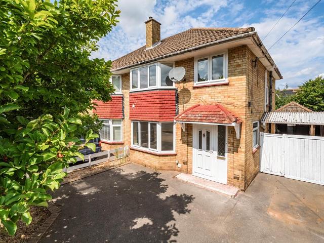 House for sale in The Crescent, Farnborough