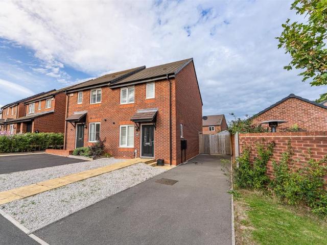 House for sale in The Laurels, Stafford