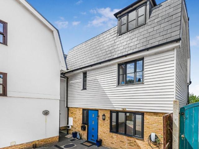 House for sale in Roydon, Epping