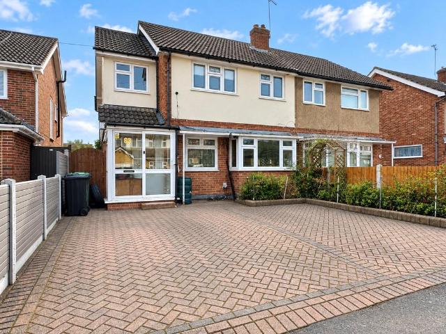 House for sale in Laindon, Essex
