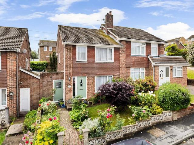 House for sale in River, Ash