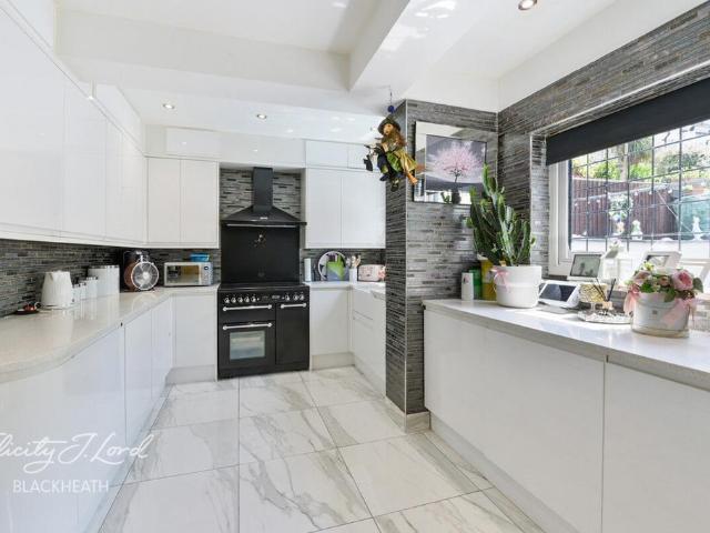 House for sale in Plumstead, Greater London