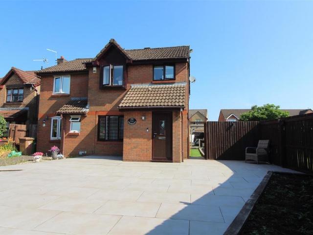 House for sale in Croespenmaen, Wales