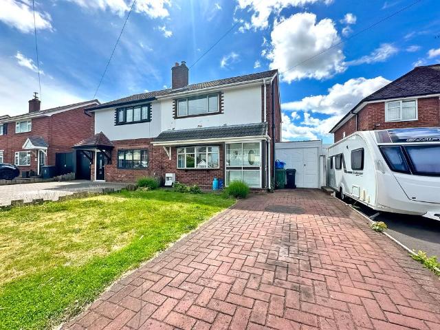 House for sale in Landywood, Great Chatwell