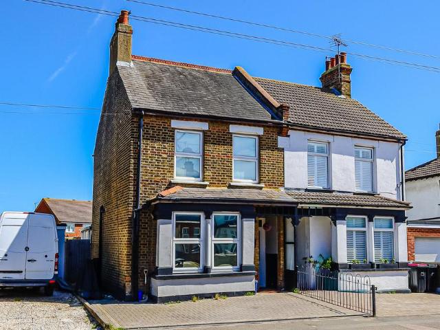 House for sale in North Shoebury, Alton Barnes