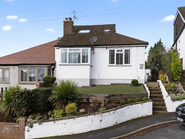 House for sale in London Borough of Croydon, Kenley