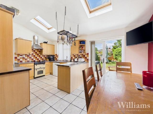 House for sale in Victoria Park, Aylesbury