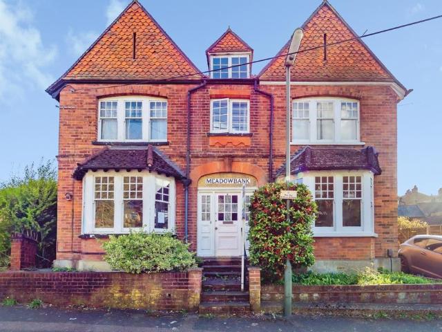 House for sale in Hillview, Surrey