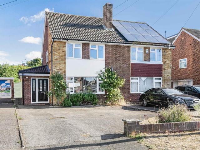 House for sale in Holybrook, Reading