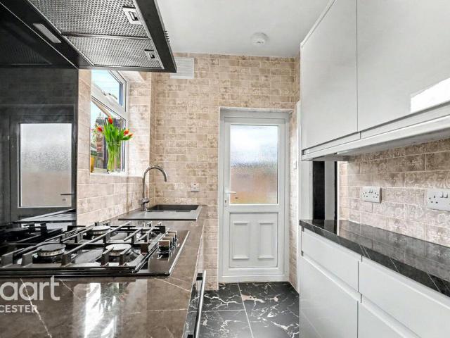 House for sale in Stocking Farm, Old Wharf