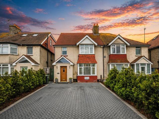 House for sale in St Anthony's Hill, Eastbourne