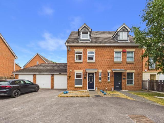 House for sale in Wrenthorpe, West Yorkshire