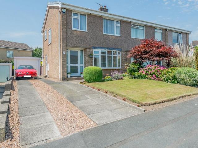 House for sale in Birkenshaw, West Yorkshire