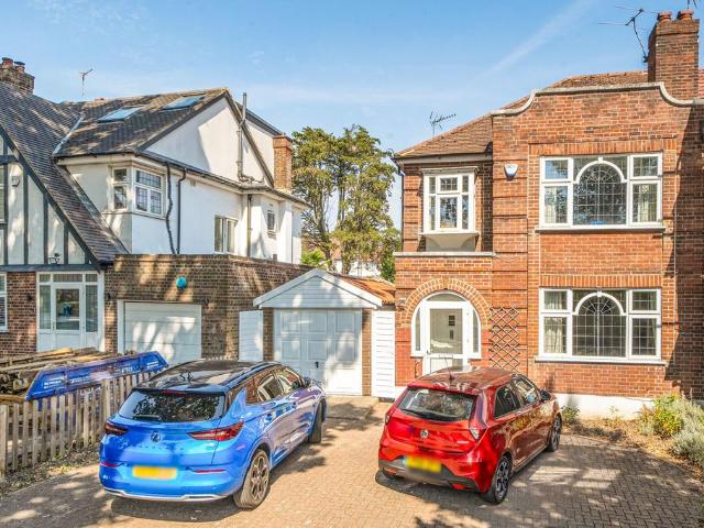 House for sale in Hatch End, Greater London