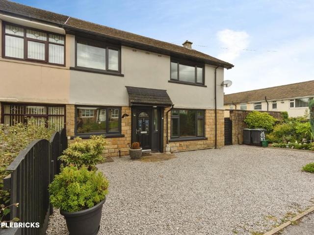House for sale in Charlesworth, East Midlands