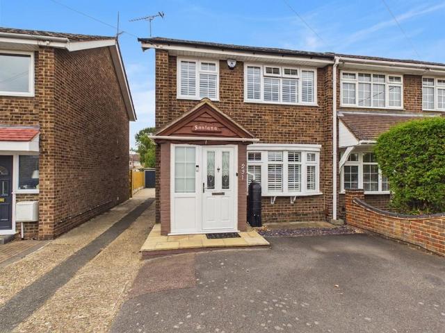 House for sale in Stanford-le-hope, Essex