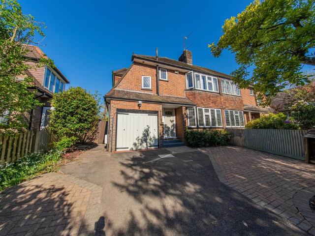 House for sale in Lucastes, Perryfields