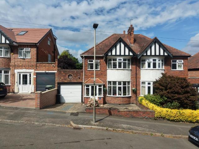 House for sale in Western Park, Leicester