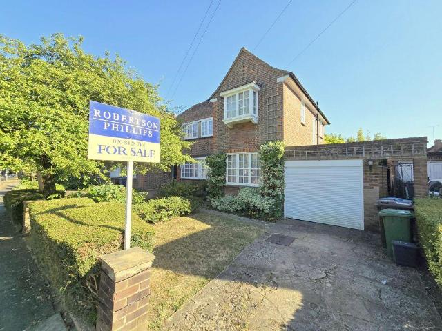 House for sale in Hatch End, Greater London