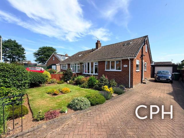 House for sale in Cayton