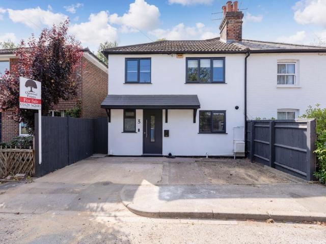 House for sale in Cox Green