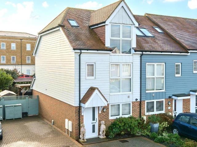 House for sale in Hawkinge, Folkestone