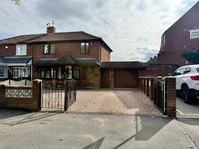 House for sale in Black Lake, Hill Top