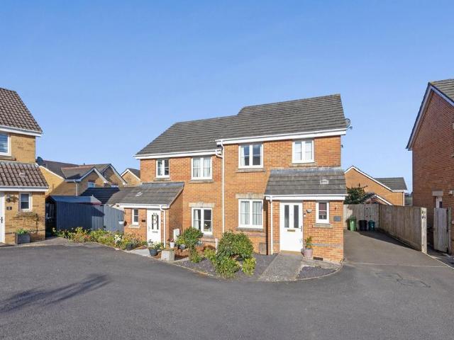 House for sale in Llanharry