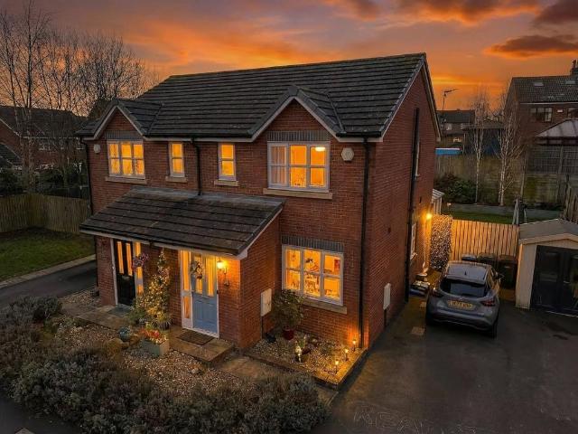 House for sale in Godley, Greenheys