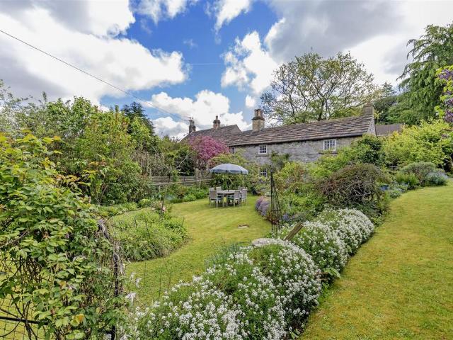 House for sale in Froggatt, East Midlands