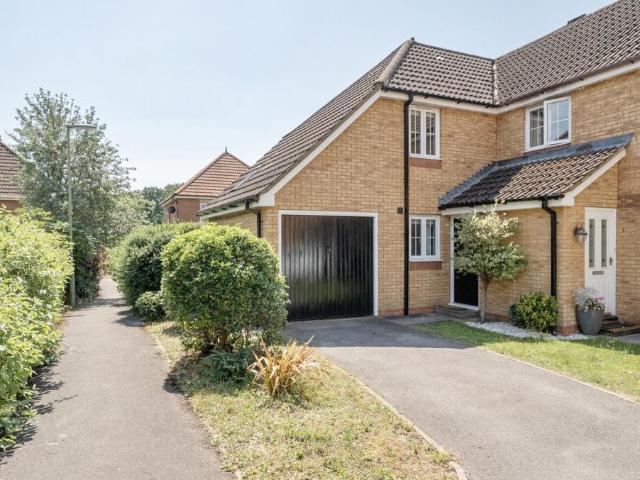 House for sale in Knightwood Park, Barton Stacey