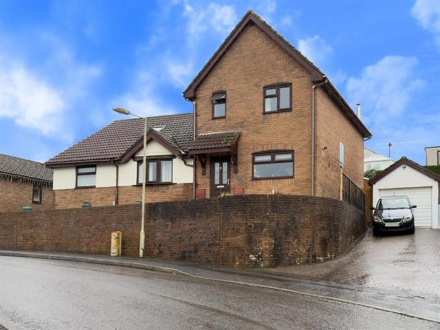 House for sale in New Inn, Griffithstown