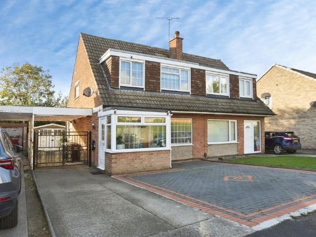 House for sale in Wigton Moor, Leeds