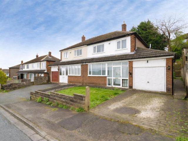House for sale in Almondbury, West Yorkshire