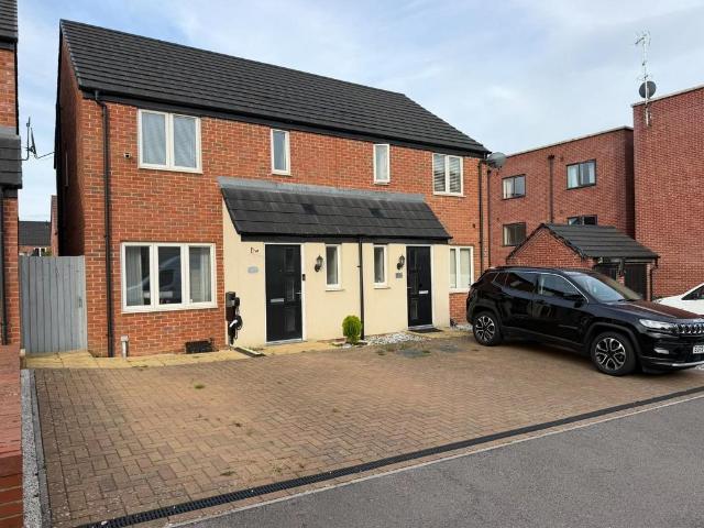 House for sale in Upton