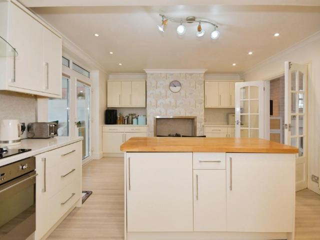 House for sale in Charlesworth, East Midlands