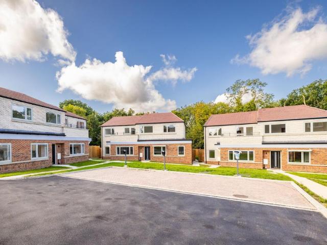 House for sale in London Borough of Croydon, Kenley