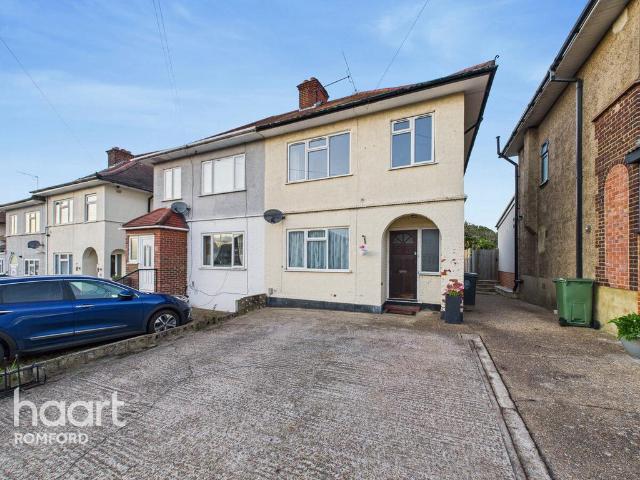 House for sale in Romford, Havering