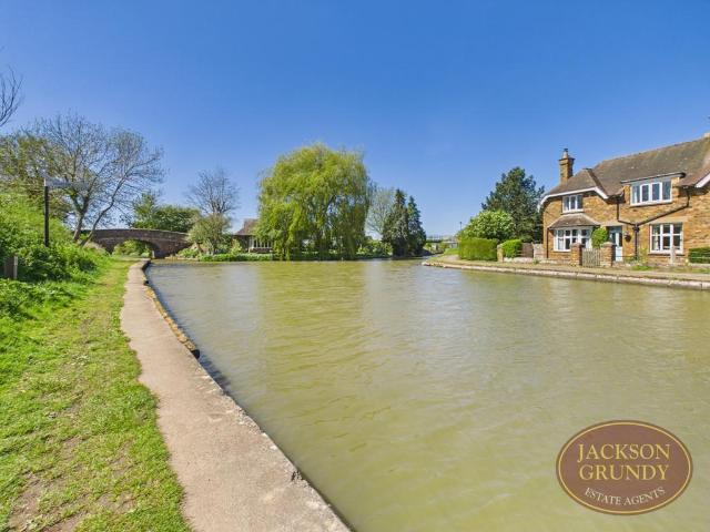 House for sale in Long Buckby, Northamptonshire