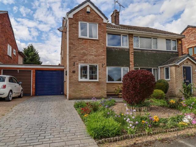 House for sale in Aston cum Aughton, Aston