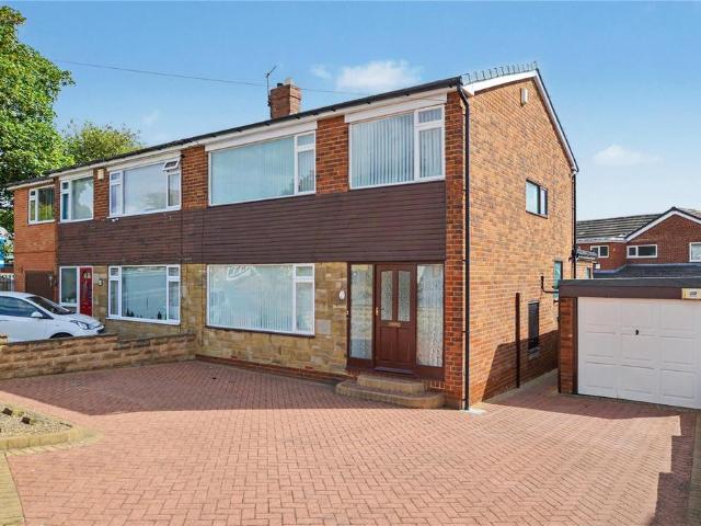 House for sale in Oulton, West Yorkshire