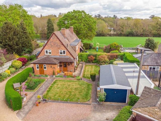House for sale in Swallow, Buckinghamshire