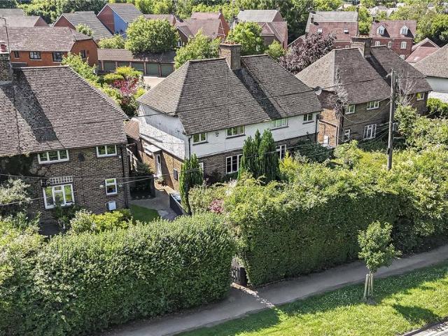 House for sale in Perryfields, West Sussex