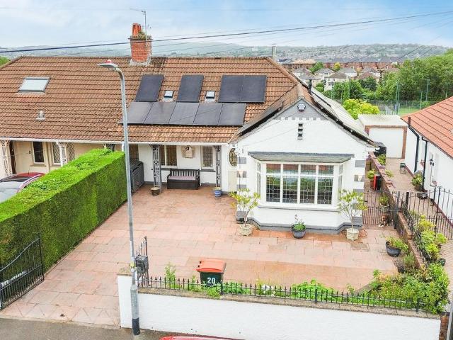 House for sale in Allt-yr-yn, Wales