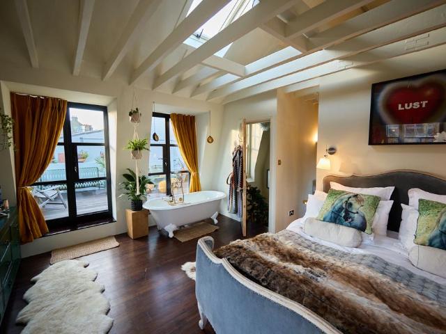 House for sale in Spitalfields, Whitechapel