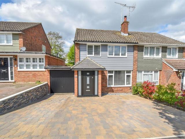 House for sale in Navestock Side, Essex